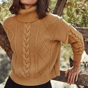 Vetta capsule cropped cable knit sweater